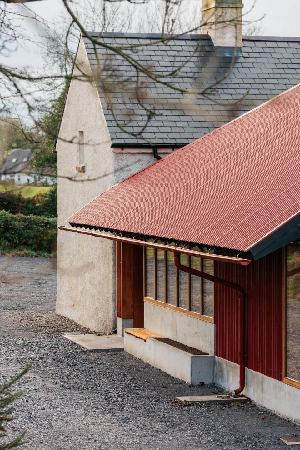 Ballyblake-04_Kitchen-Window-Ballyblake_SteveLarkinArchitects_ShantanuStarick