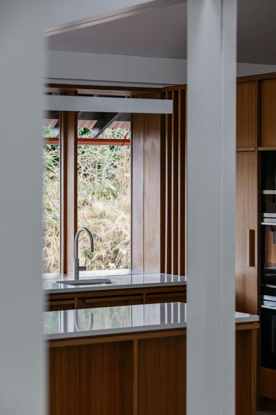 Ballyblake-08_Kitchen-Detail_Ballyblake_SteveLarkinArchitects_ShantanuStarick